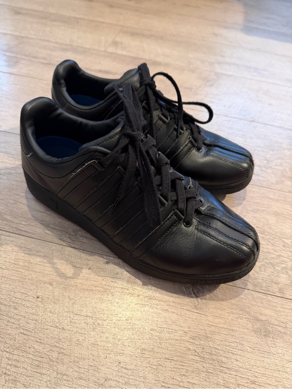 K-Swiss Men's Black Classic VN Sneaker